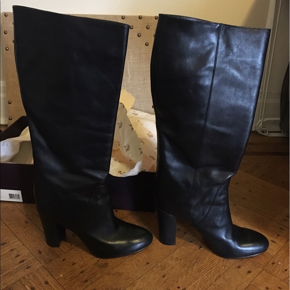 "Vince Camuto Signature" Black Dutch Calf boots - Picture 4 of 4